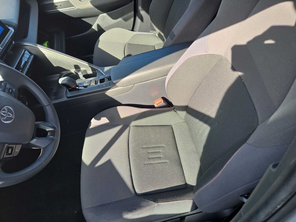 Foto 5 del anuncio Toyota C-HR 1.8 Advance Hybrid 140  de Ocasión en Madrid