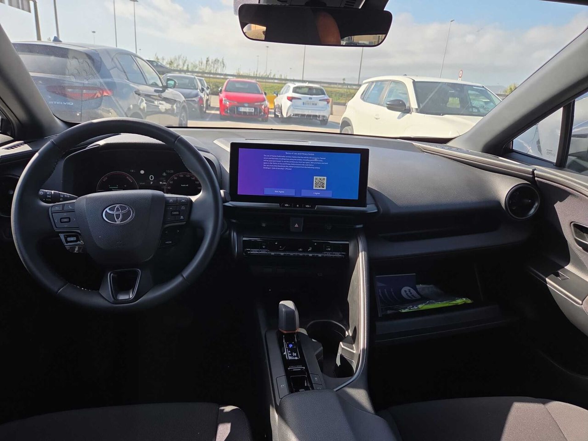 Foto 4 del anuncio Toyota C-HR 1.8 Advance Hybrid 140  de Ocasión en Madrid