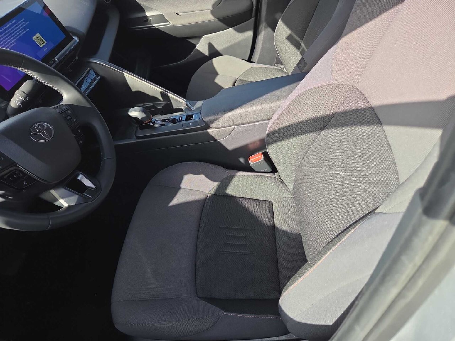 Foto 5 del anuncio Toyota C-HR 1.8 Advance Hybrid 140  de Ocasión en Madrid