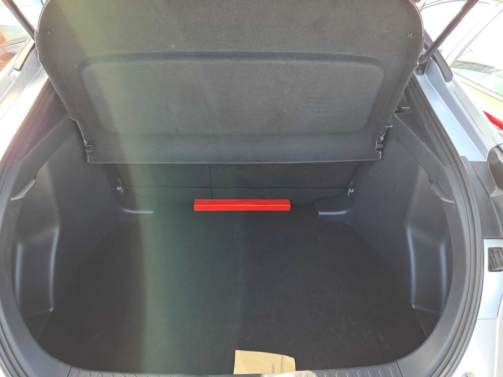 Foto 9 del anuncio Toyota C-HR 1.8 Advance Hybrid 140  de Ocasión en Madrid