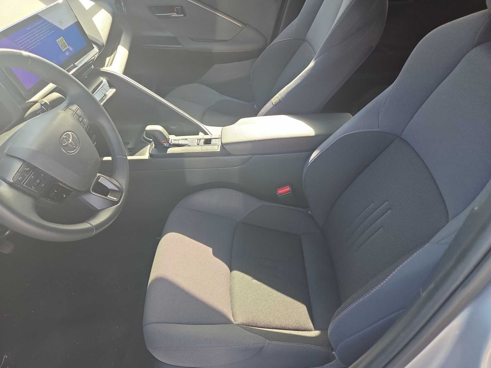 Foto 5 del anuncio Toyota C-HR 1.8 Advance Hybrid 140  de Ocasión en Madrid