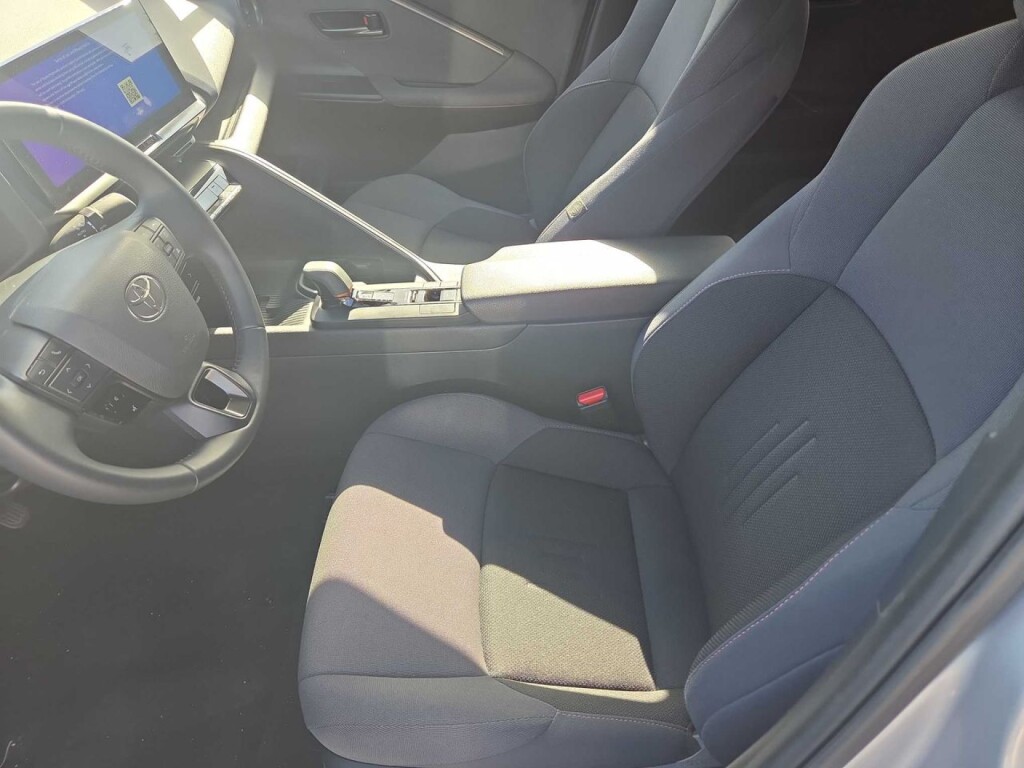 Foto 5 del anuncio Toyota C-HR 1.8 Advance Hybrid 140  de Ocasión en Madrid