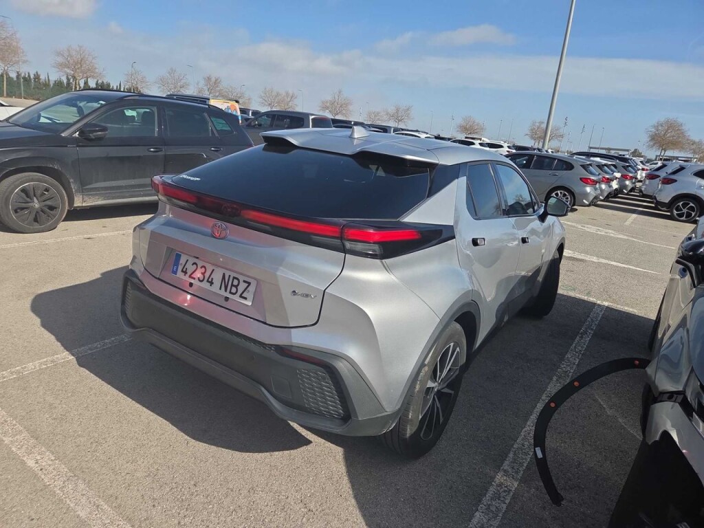 Foto 3 del anuncio Toyota C-HR 1.8 Advance Hybrid 140  de Ocasión en Madrid