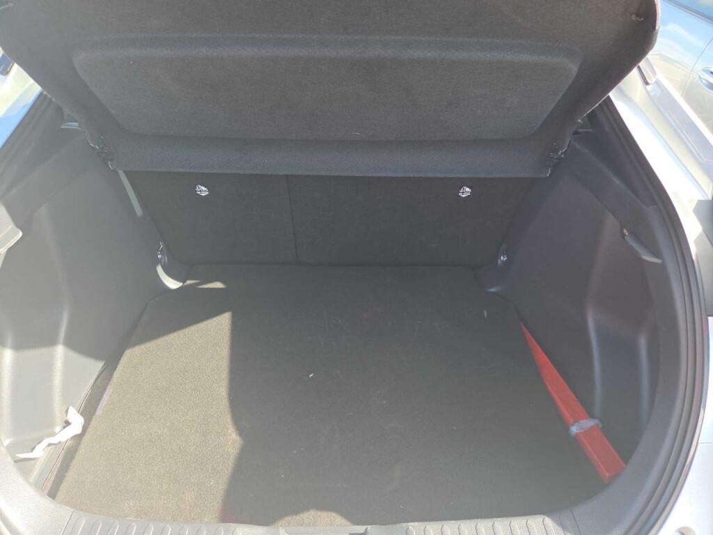 Foto 9 del anuncio Toyota C-HR 1.8 Advance Hybrid 140  de Ocasión en Madrid