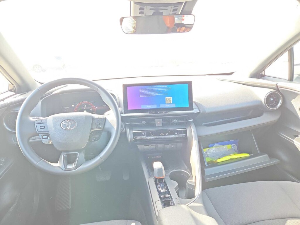 Foto 4 del anuncio Toyota C-HR 1.8 Advance Hybrid 140  de Ocasión en Madrid