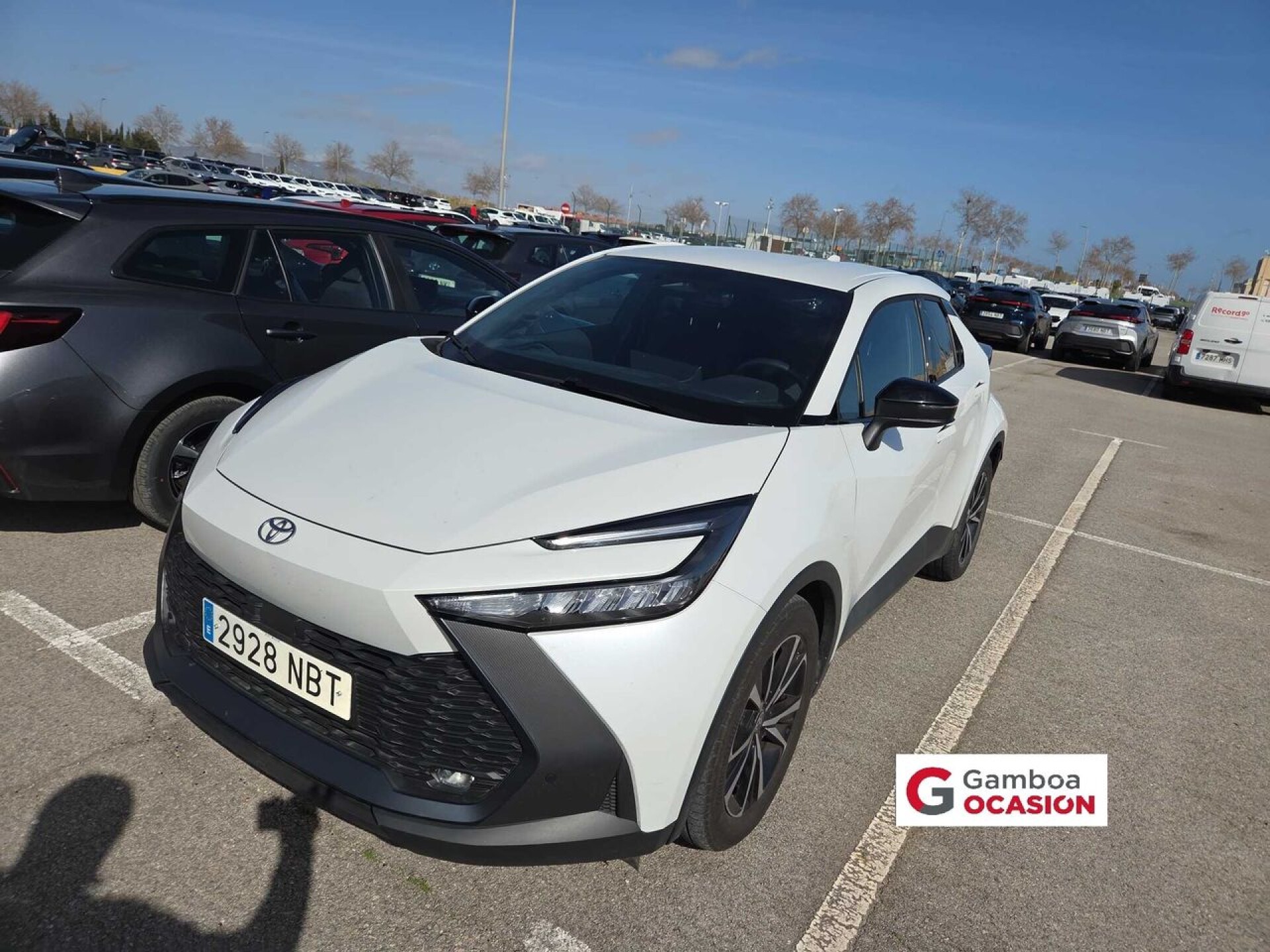 Foto principal del anuncio Toyota C-HR 1.8 Advance Hybrid 140  de Ocasión en Madrid