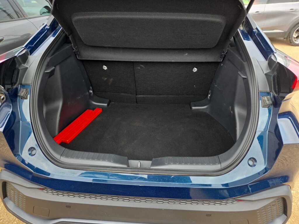 Foto 9 del anuncio Toyota C-HR 1.8 Advance Hybrid 140  de Ocasión en Madrid