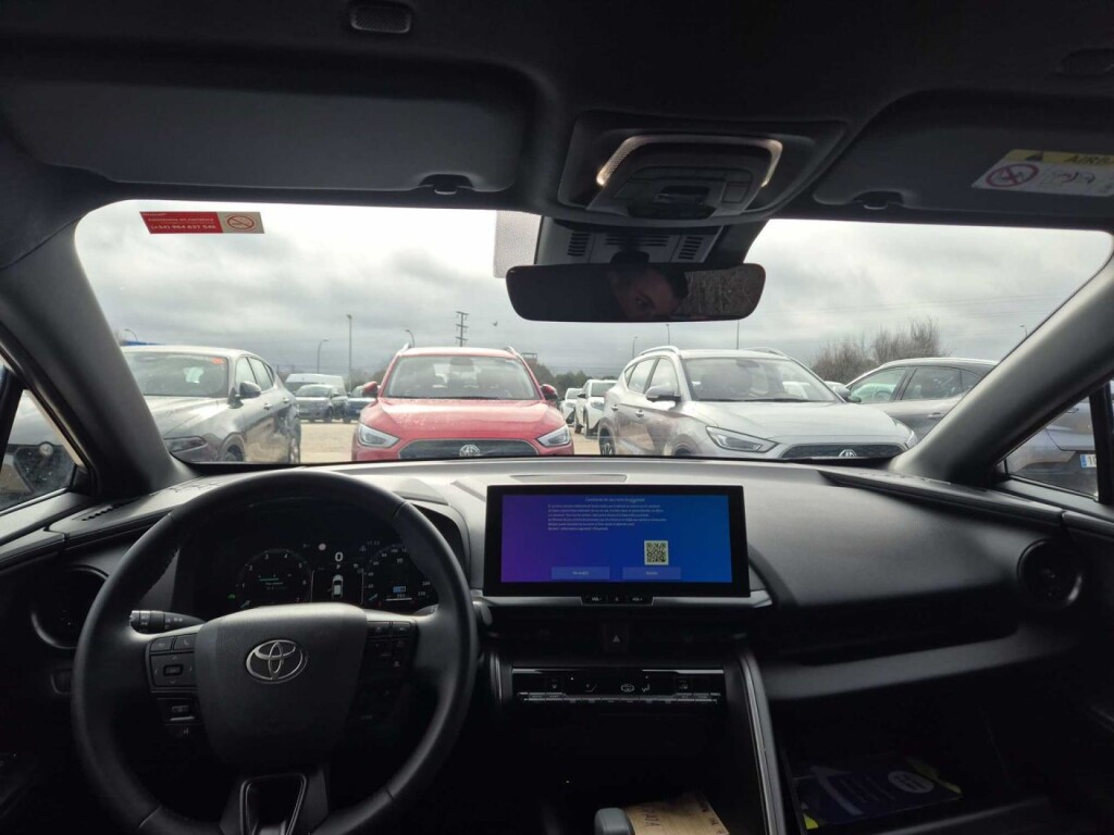 Foto 4 del anuncio Toyota C-HR 1.8 Advance Hybrid 140  de Ocasión en Madrid