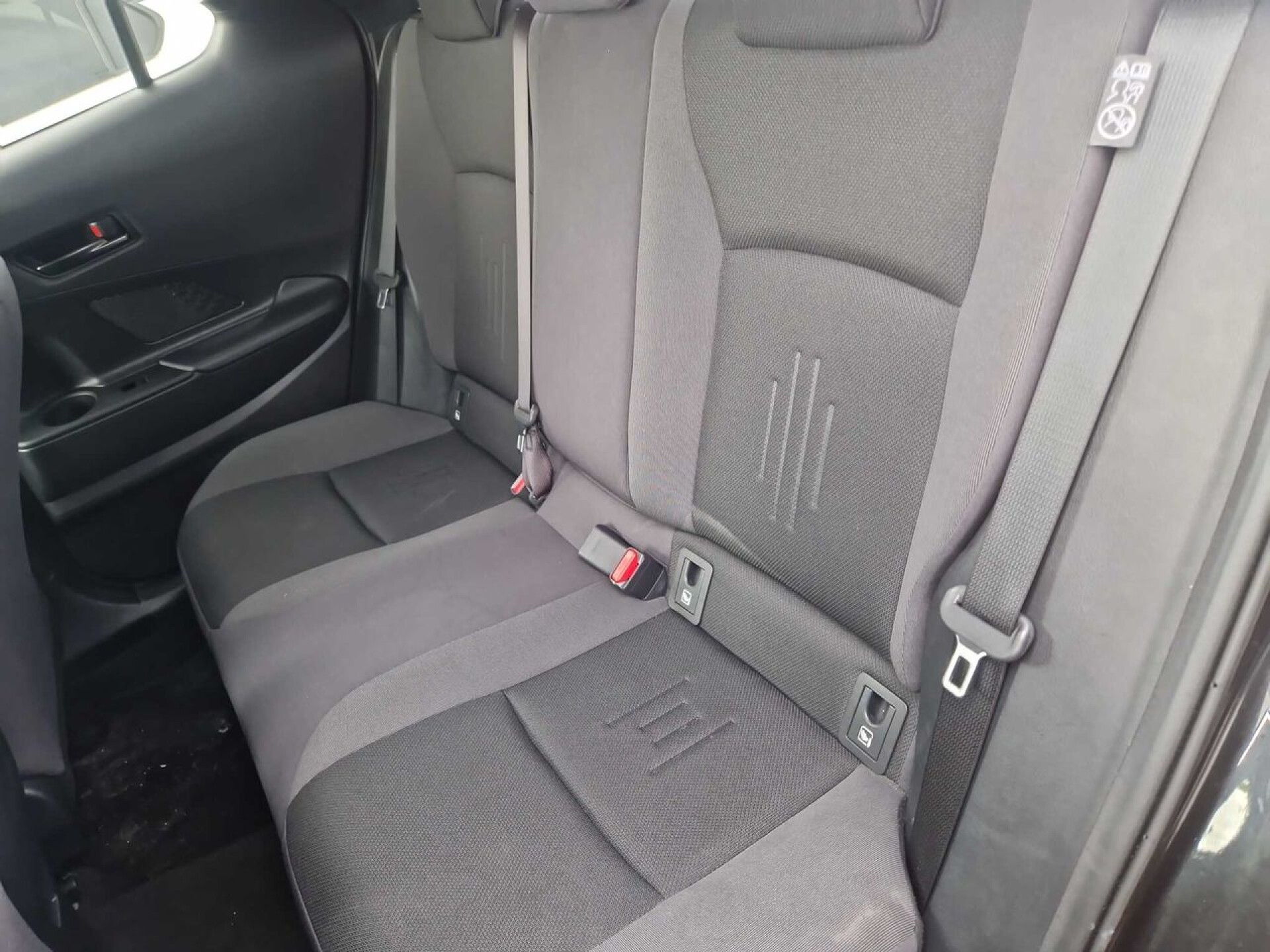 Foto 6 del anuncio Toyota C-HR 1.8 Advance Hybrid 140  de Ocasión en Madrid