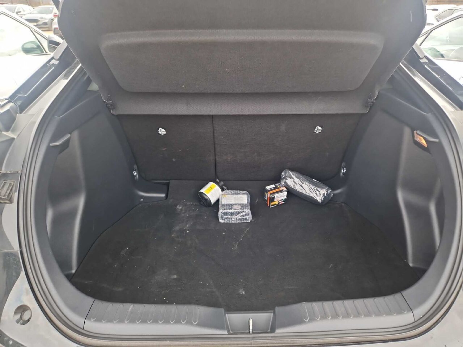 Foto 9 del anuncio Toyota C-HR 1.8 Advance Hybrid 140  de Ocasión en Madrid