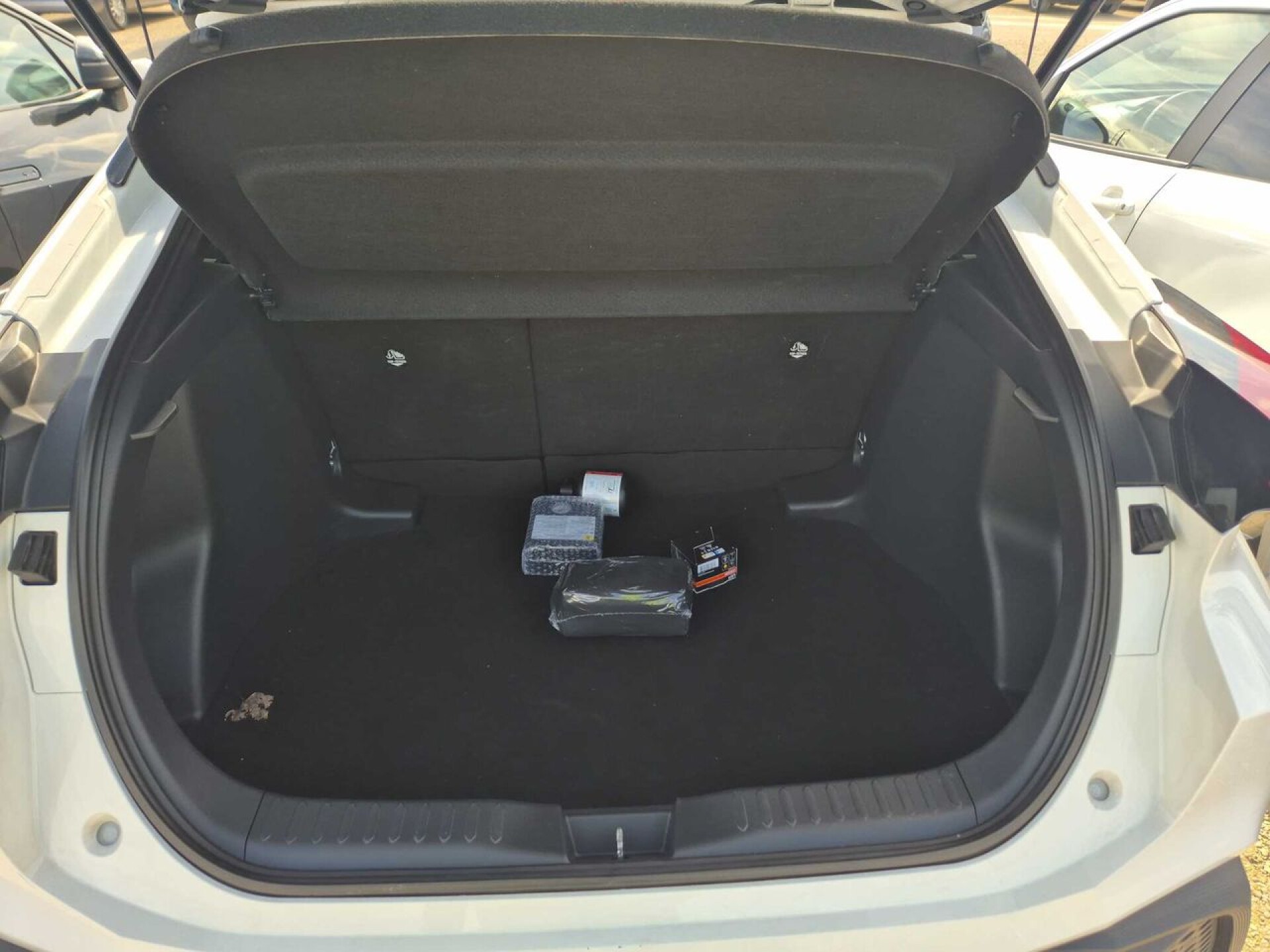 Foto 9 del anuncio Toyota C-HR 1.8 Advance Hybrid 140  de Ocasión en Madrid