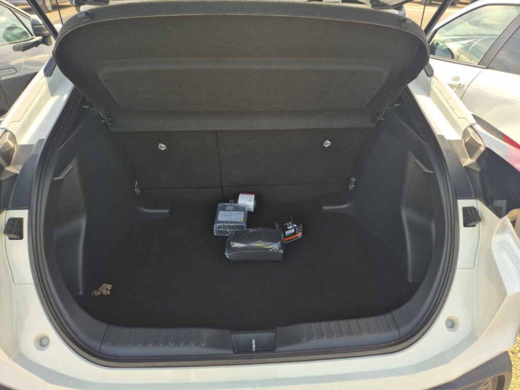 Foto 9 del anuncio Toyota C-HR 1.8 Advance Hybrid 140  de Ocasión en Madrid