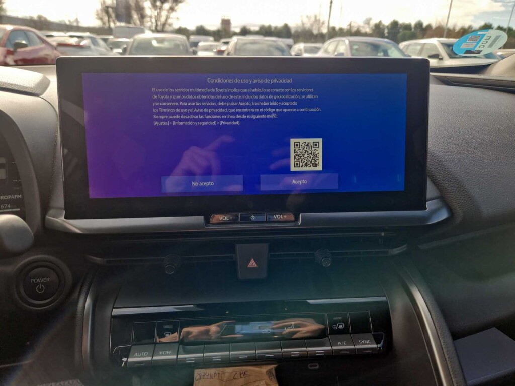 Foto 7 del anuncio Toyota C-HR 1.8 Advance Hybrid 140  de Ocasión en Madrid