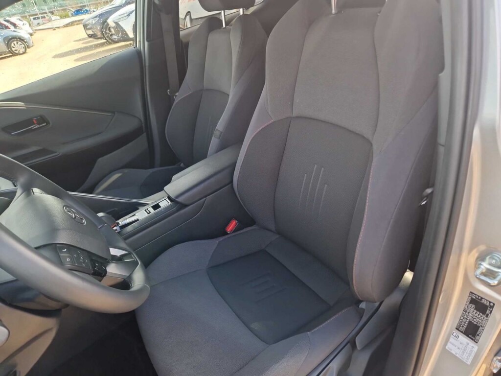 Foto 5 del anuncio Toyota C-HR 1.8 Advance Hybrid 140  de Ocasión en Madrid