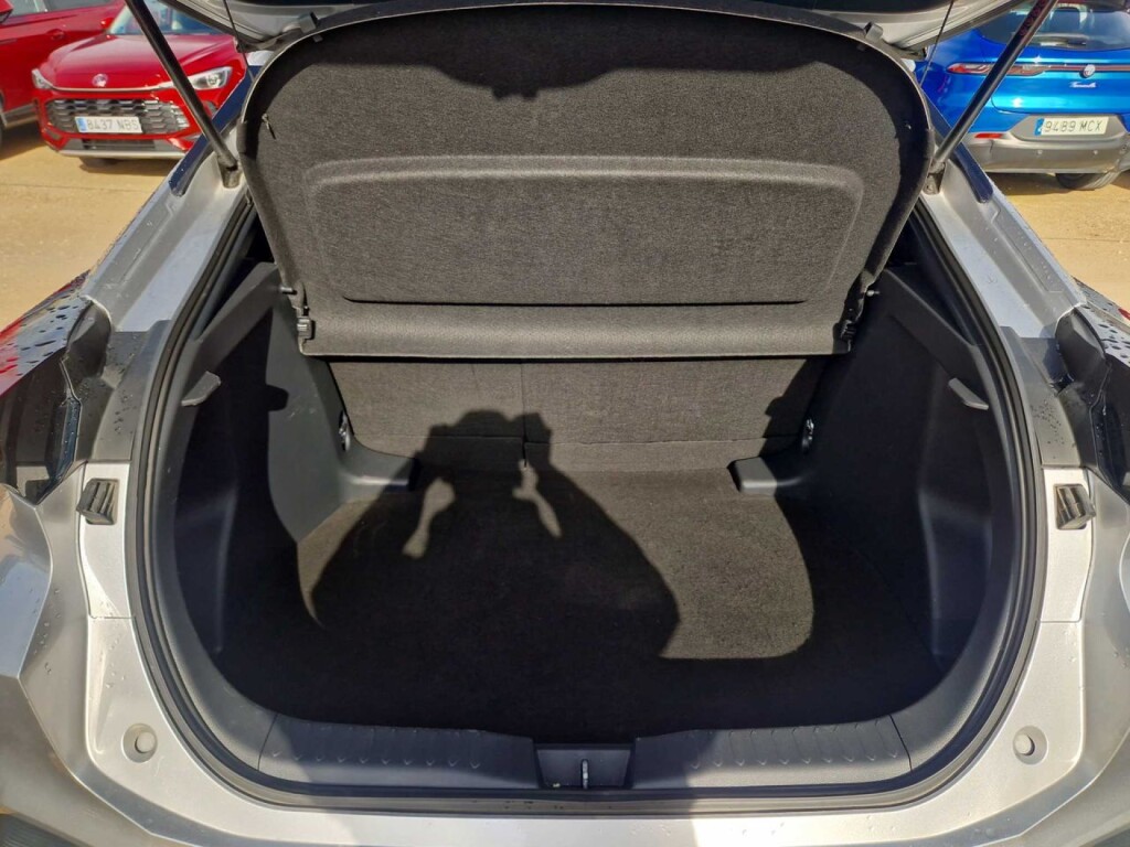 Foto 9 del anuncio Toyota C-HR 1.8 Advance Hybrid 140  de Ocasión en Madrid