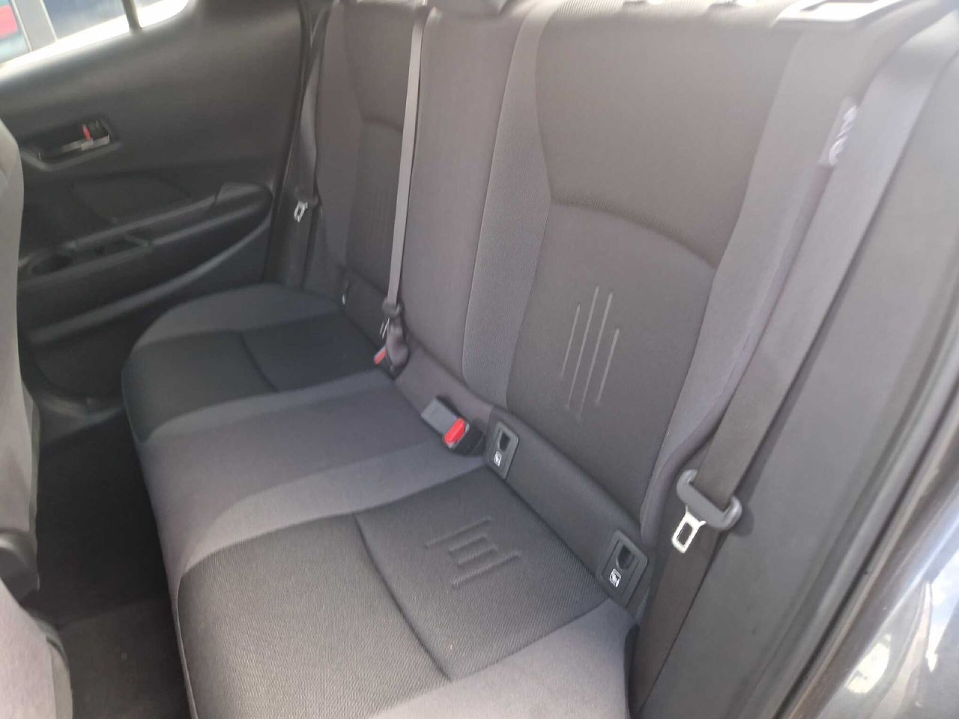 Foto 6 del anuncio Toyota C-HR 1.8 Advance Hybrid 140  de Ocasión en Madrid