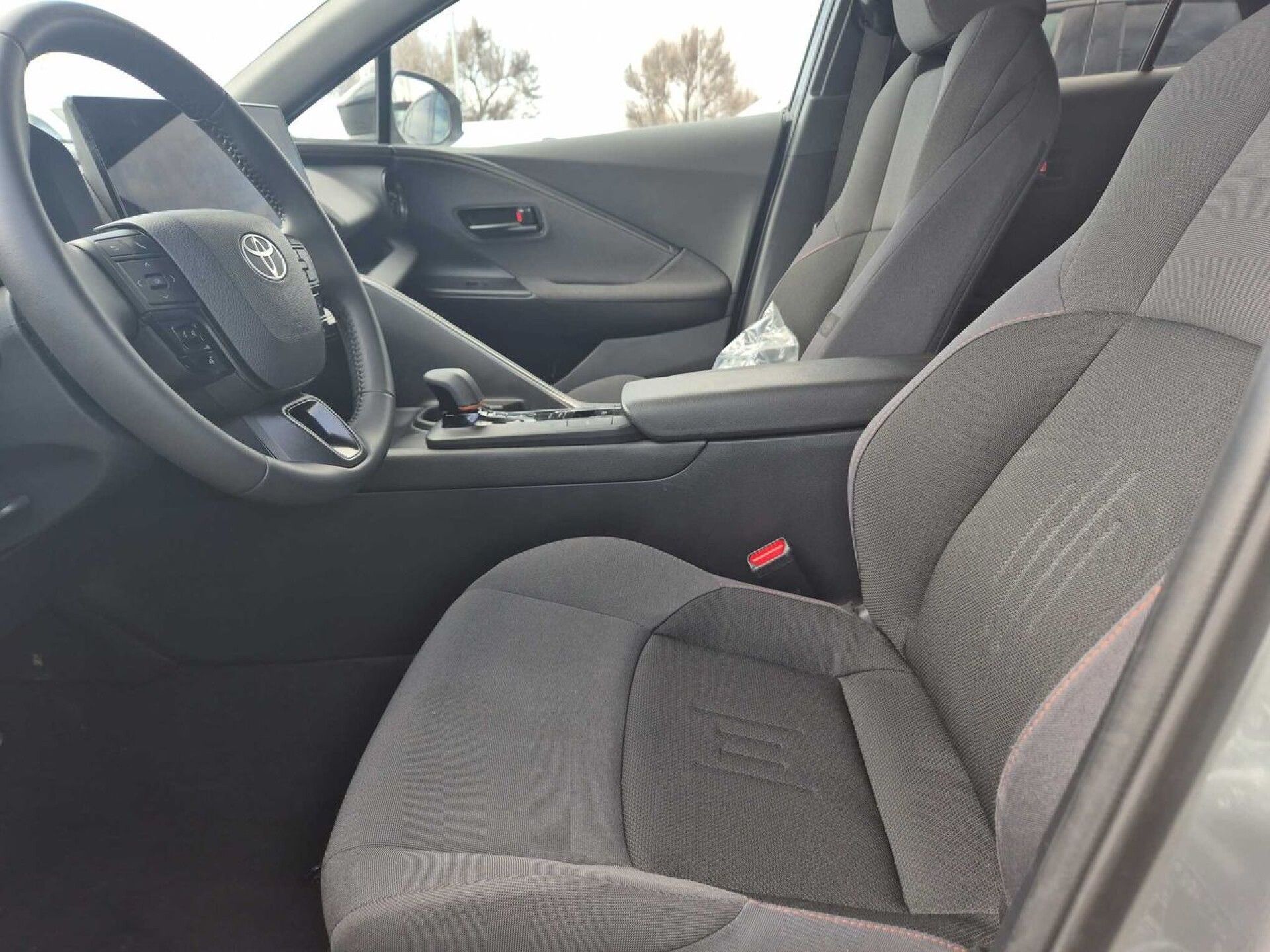 Foto 5 del anuncio Toyota C-HR 1.8 Advance Hybrid 140  de Ocasión en Madrid