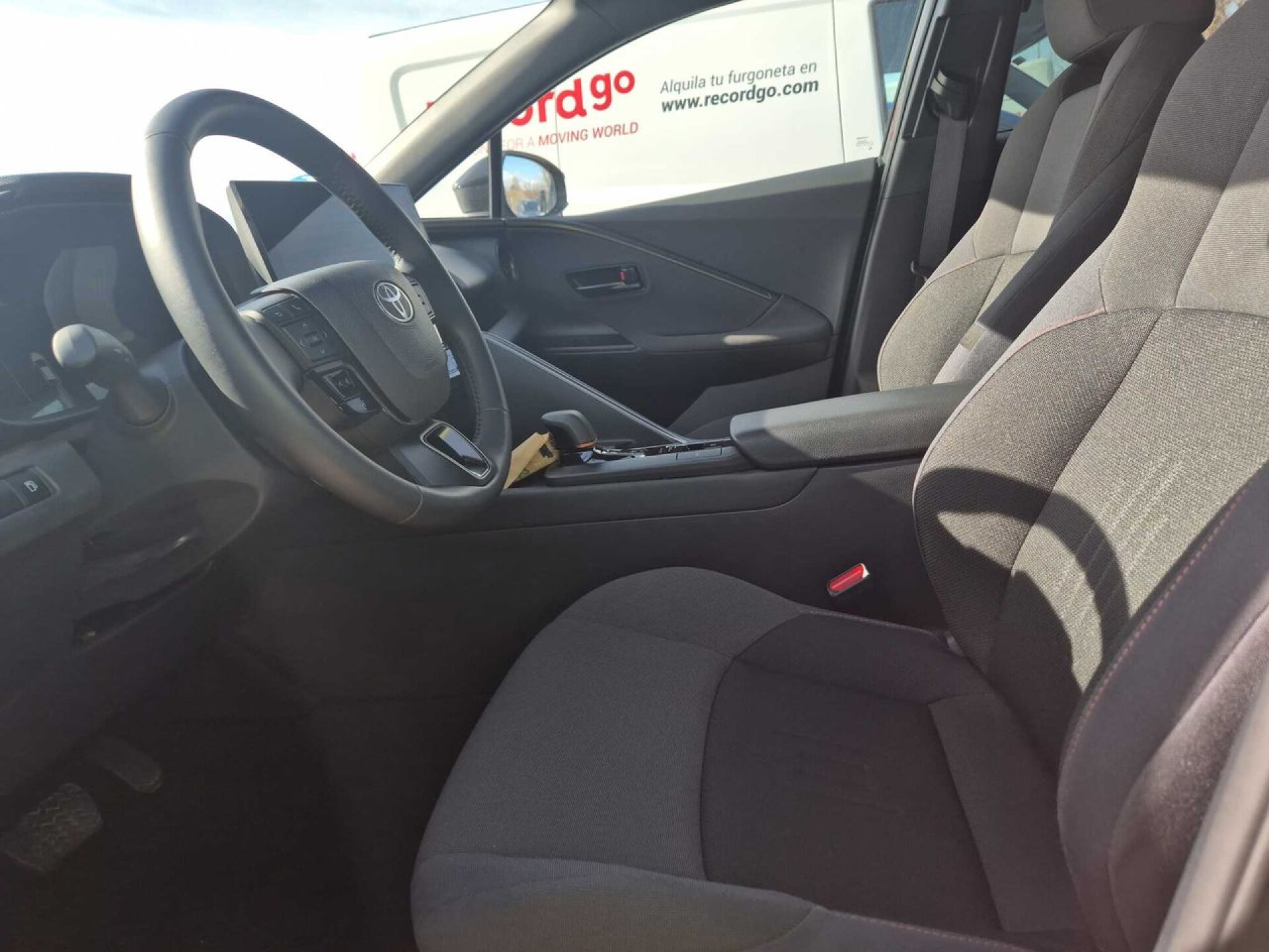 Foto 5 del anuncio Toyota C-HR 1.8 Advance Hybrid 140  de Ocasión en Madrid