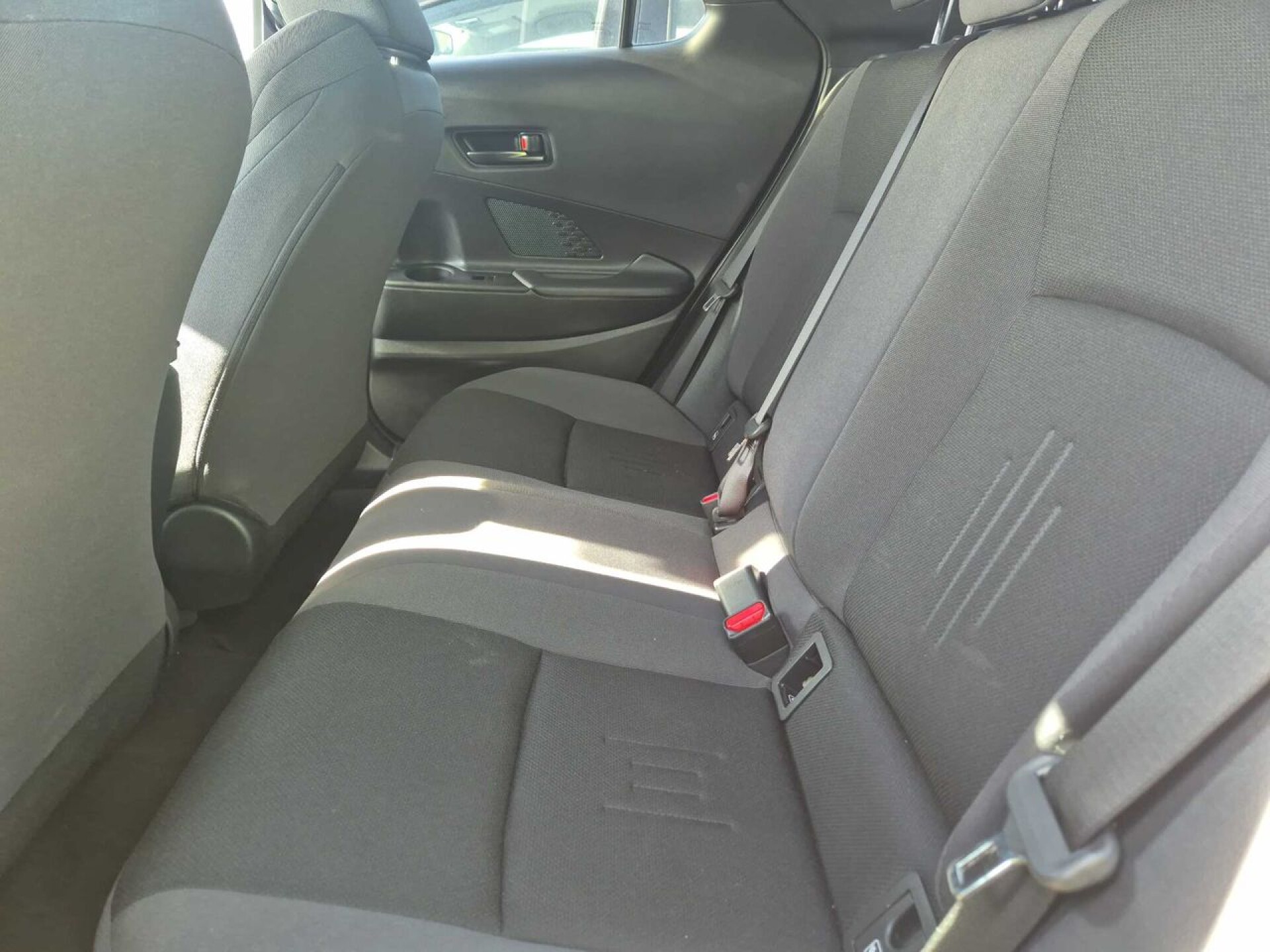 Foto 5 del anuncio Toyota C-HR 1.8 Advance Hybrid 140  de Ocasión en Madrid