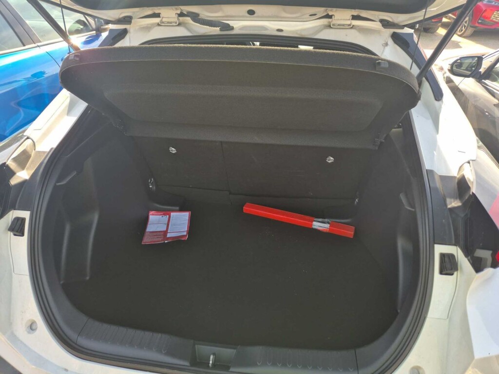 Foto 8 del anuncio Toyota C-HR 1.8 Advance Hybrid 140  de Ocasión en Madrid