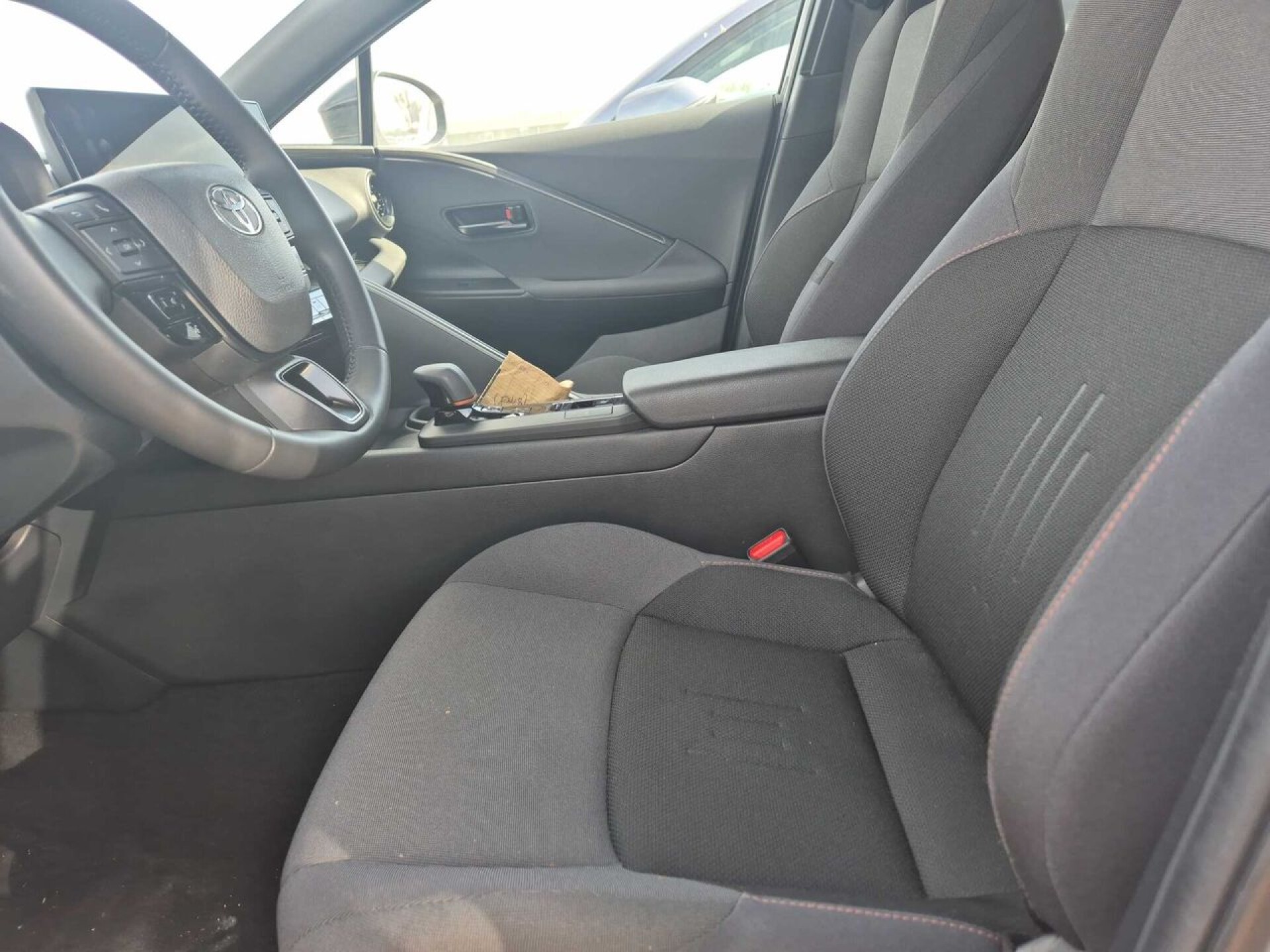 Foto 5 del anuncio Toyota C-HR 1.8 Advance Hybrid 140  de Ocasión en Madrid