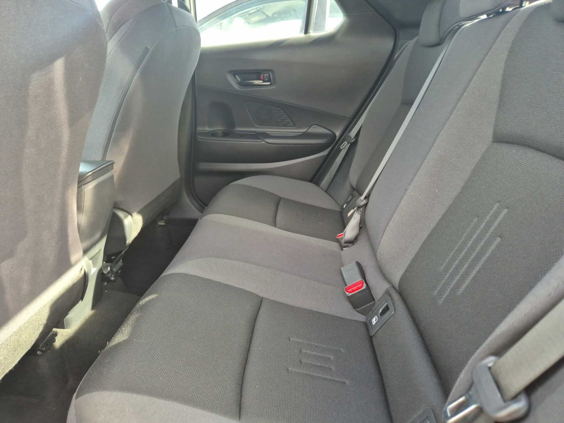 Foto 6 del anuncio Toyota C-HR 1.8 Advance Hybrid 140  de Ocasión en Madrid