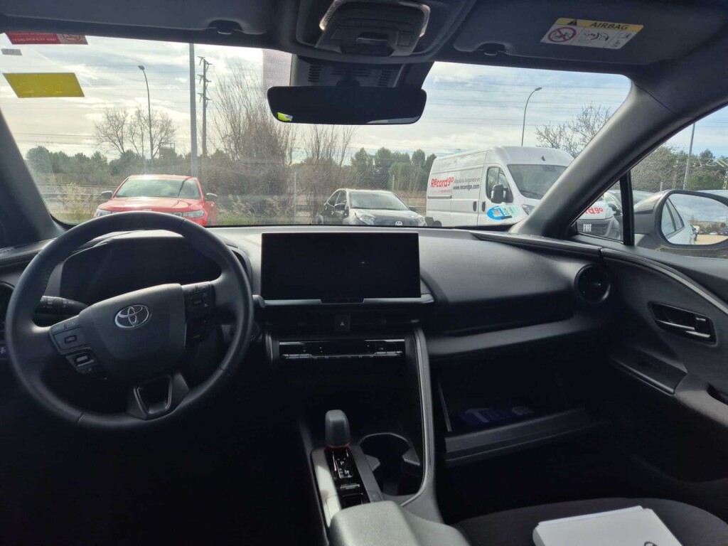 Foto 4 del anuncio Toyota C-HR 1.8 Advance Hybrid 140  de Ocasión en Madrid