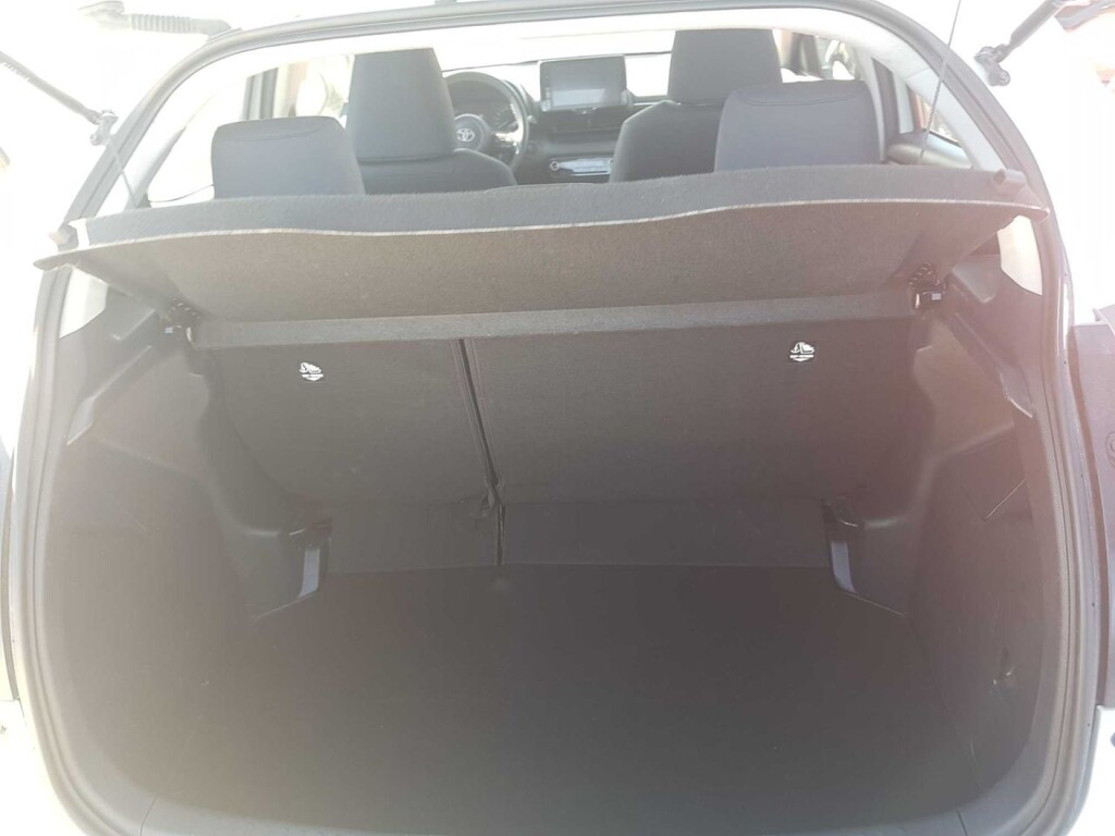 Foto 9 del anuncio Toyota Yaris 1.5 120H Active Plus  de Ocasión en Madrid