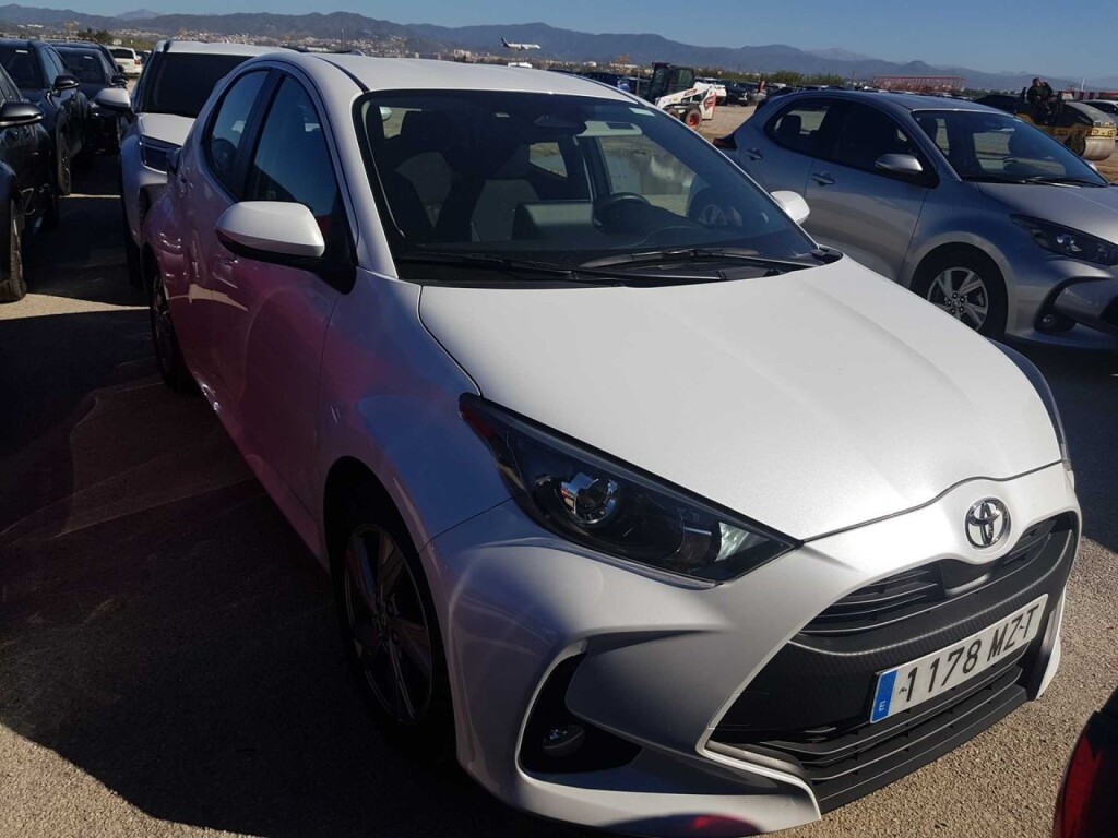 Foto 1 del anuncio Toyota Yaris 1.5 120H Active Plus  de Ocasión en Madrid
