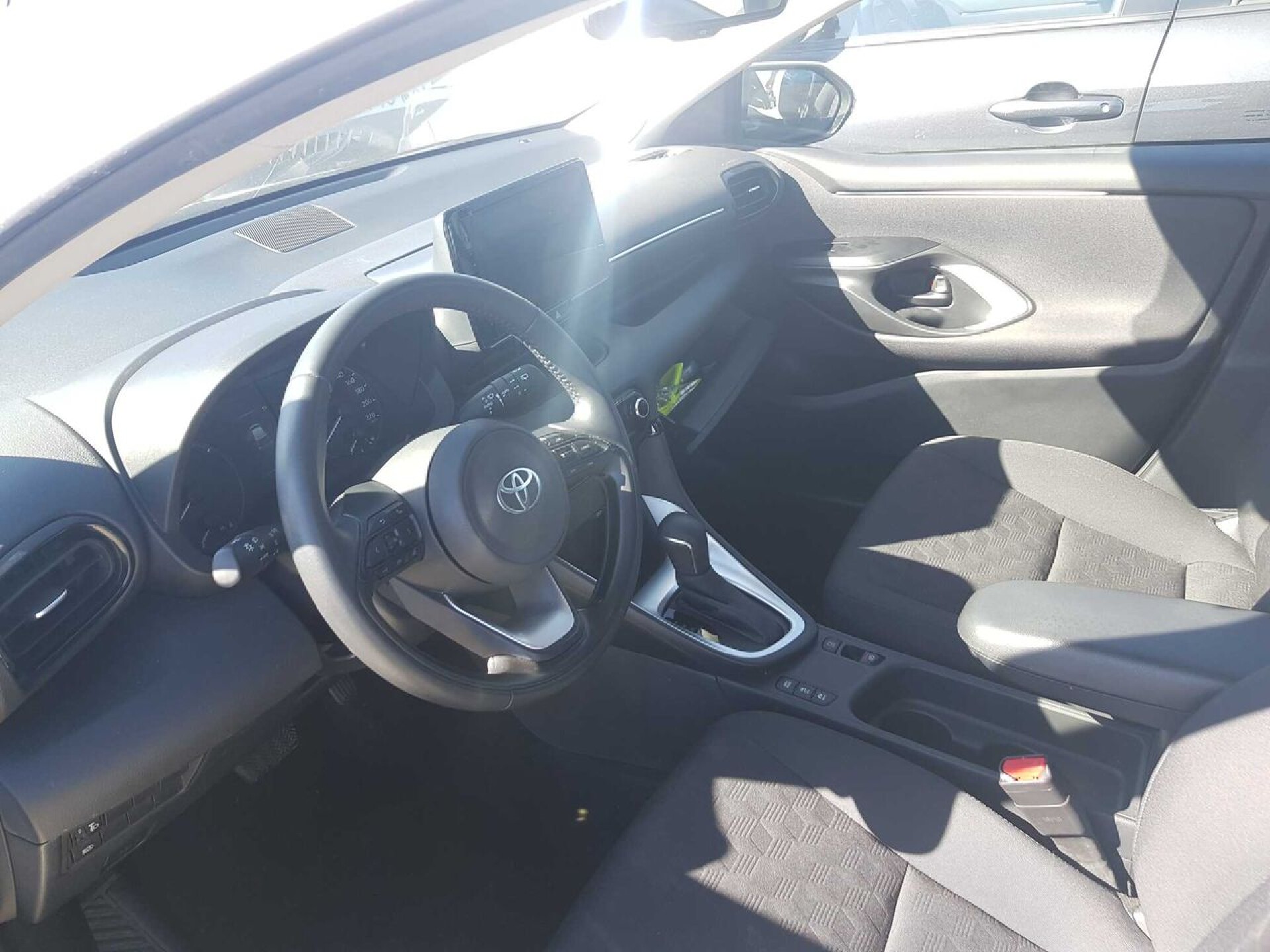 Foto 4 del anuncio Toyota Yaris 1.5 120H Active Plus  de Ocasión en Madrid