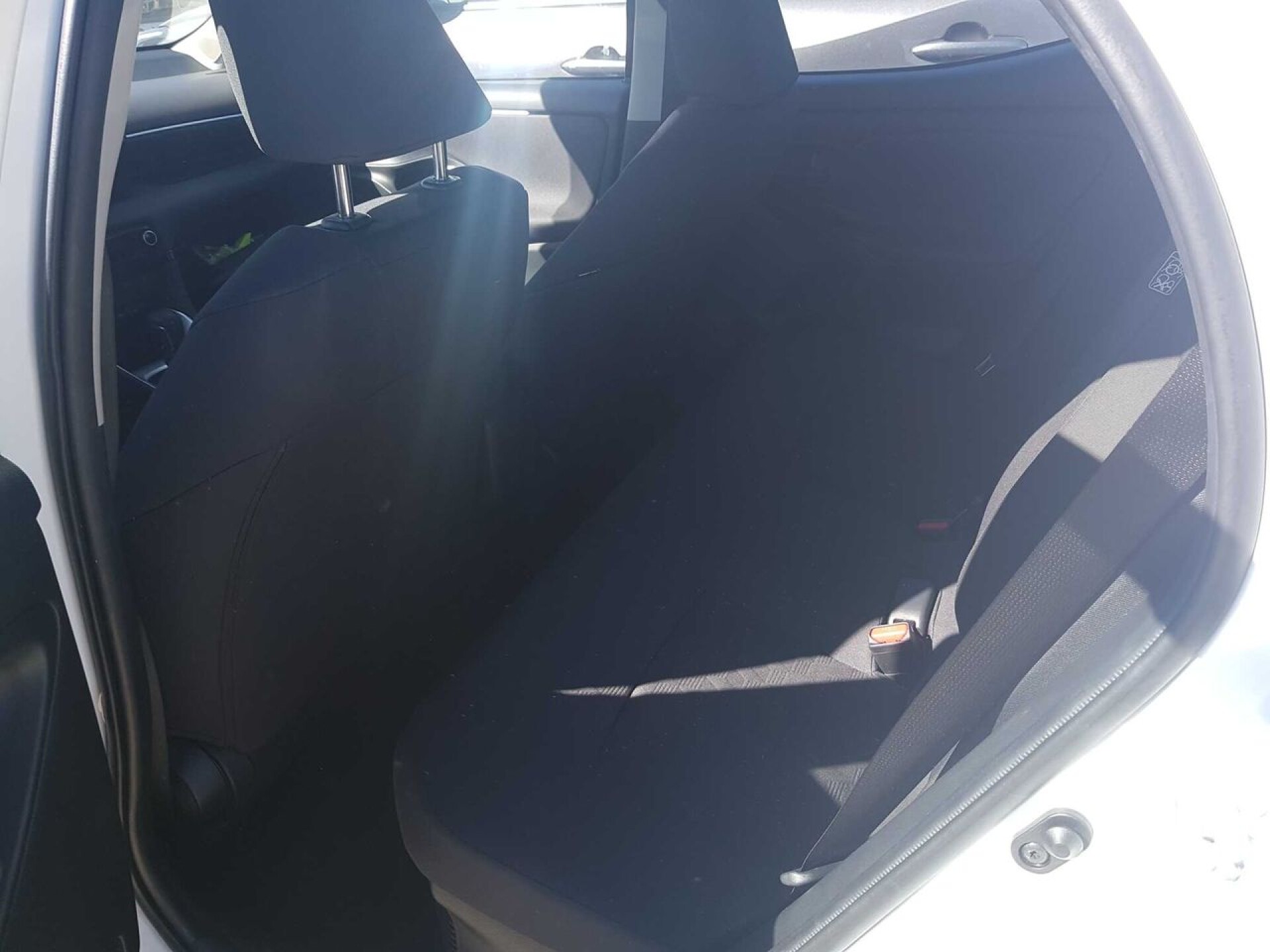 Foto 6 del anuncio Toyota Yaris 1.5 120H Active Plus  de Ocasión en Madrid