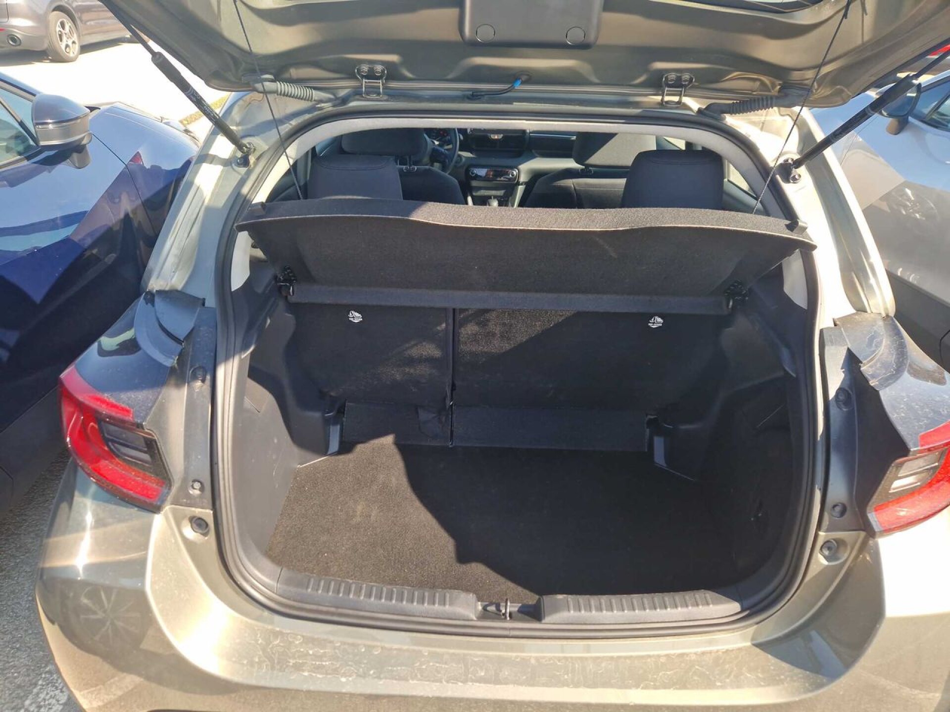 Foto 9 del anuncio Toyota Yaris 1.5 120H Active Plus  de Ocasión en Madrid