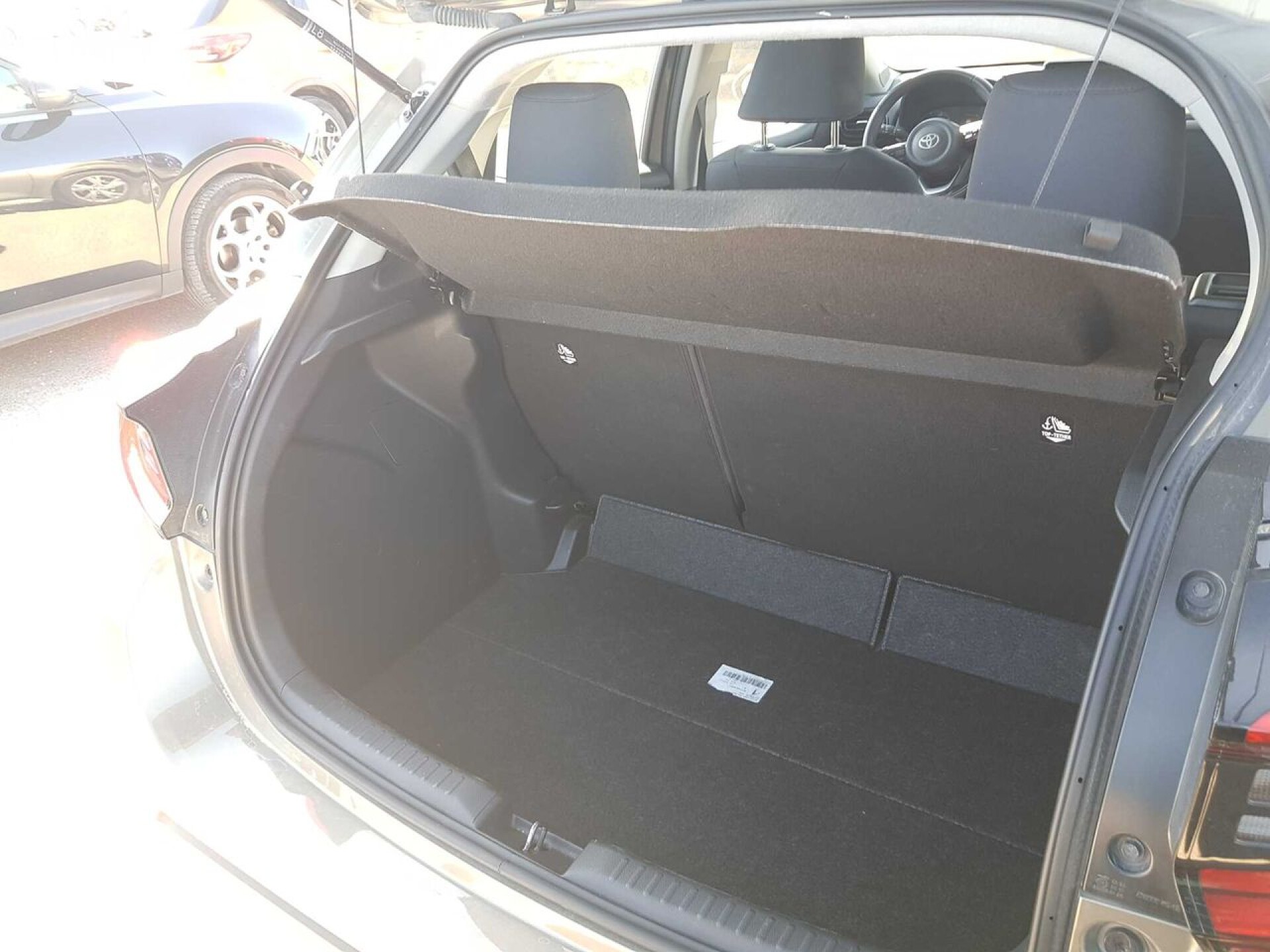 Foto 8 del anuncio Toyota Yaris 1.5 120H Active Plus  de Ocasión en Madrid