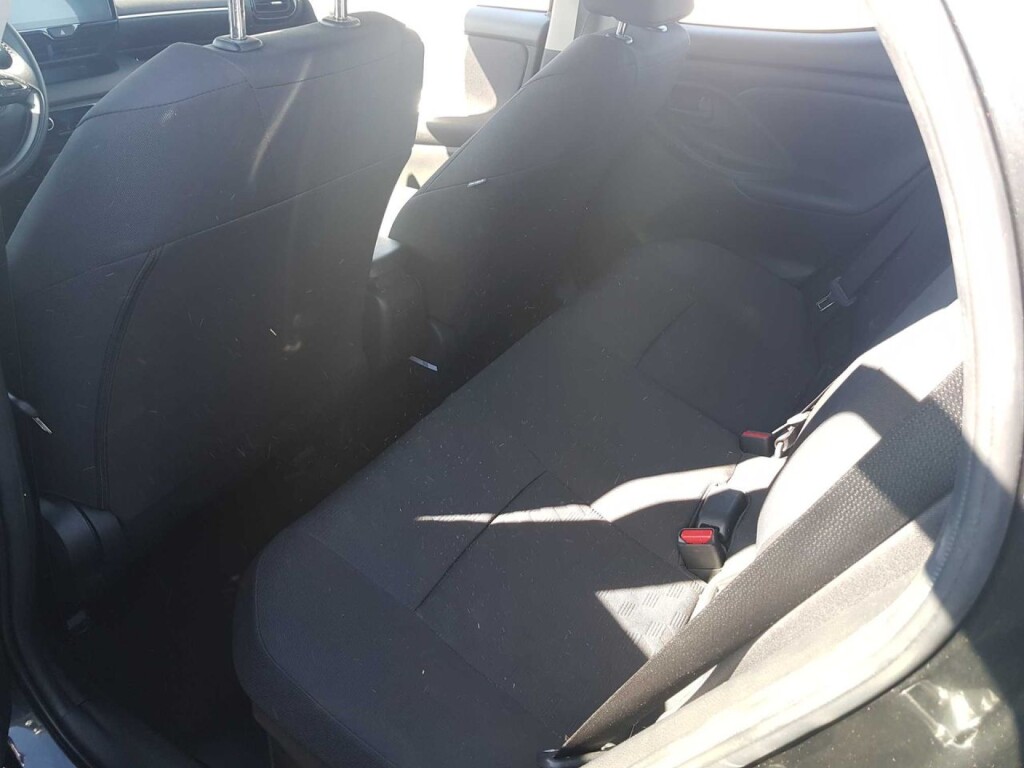 Foto 6 del anuncio Toyota Yaris 1.5 120H Active Plus  de Ocasión en Madrid