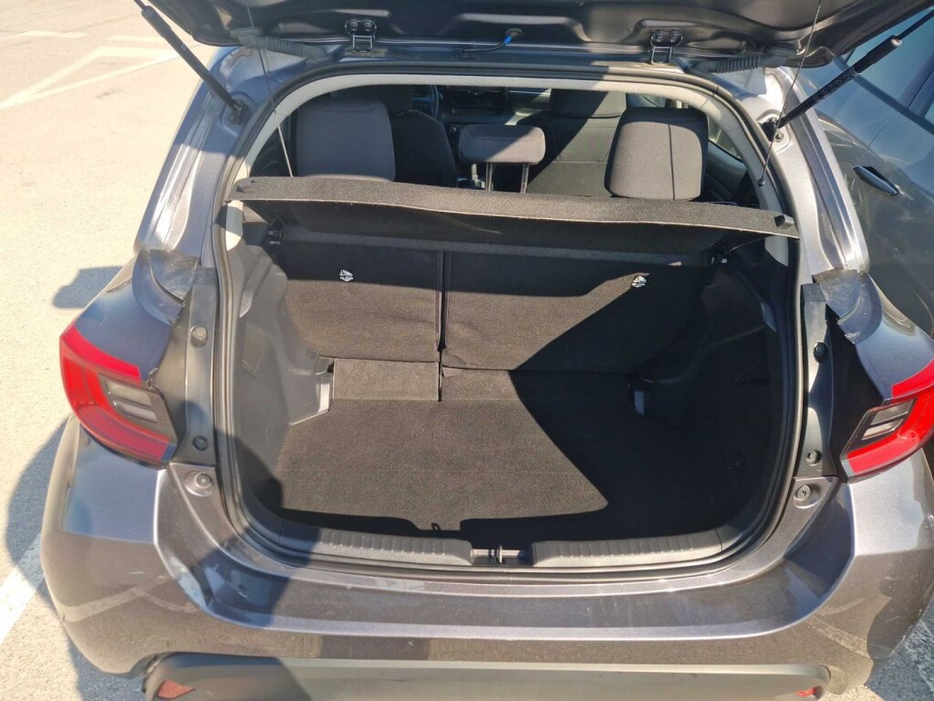 Foto 9 del anuncio Toyota Yaris 1.5 120H Active Plus  de Ocasión en Madrid