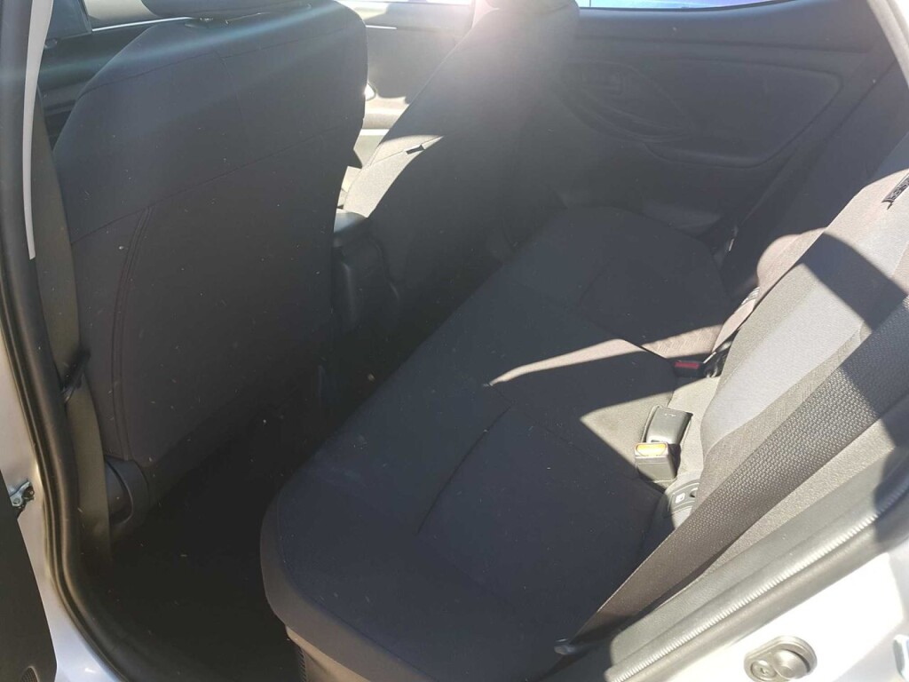 Foto 6 del anuncio Toyota Yaris 1.5 120H Active Plus  de Ocasión en Madrid