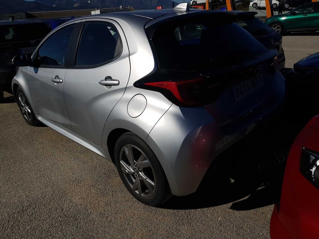 Foto 2 del anuncio Toyota Yaris 1.5 120H Active Plus  de Ocasión en Madrid