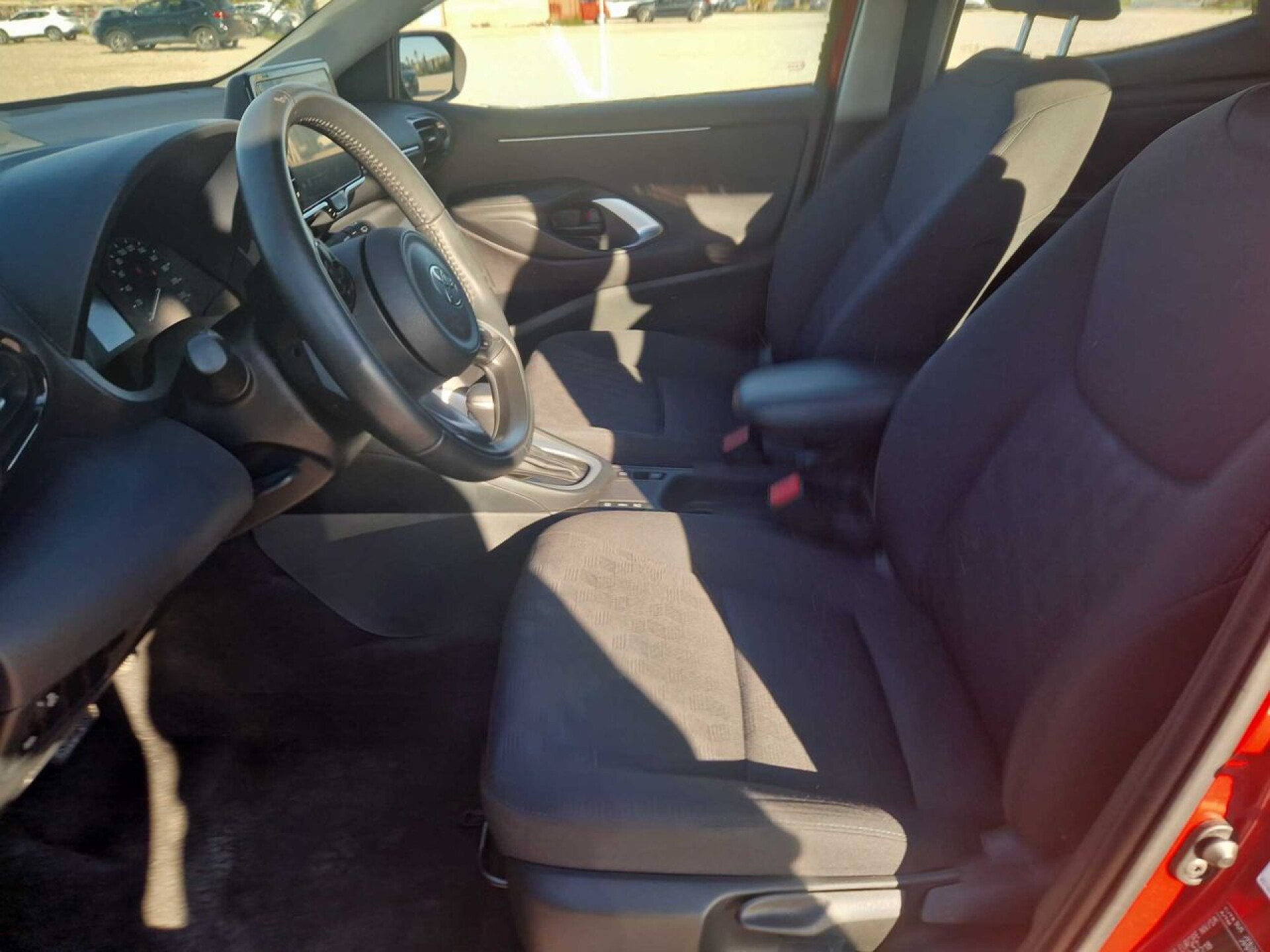 Foto 5 del anuncio Toyota Yaris 1.5 120H Active Plus  de Ocasión en Madrid