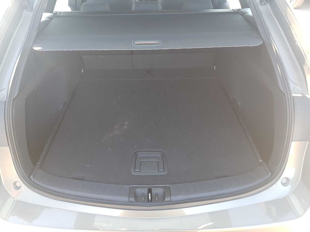 Foto 8 del anuncio Toyota Corolla 140H Active Plus Touring Sport  de Ocasión en Madrid