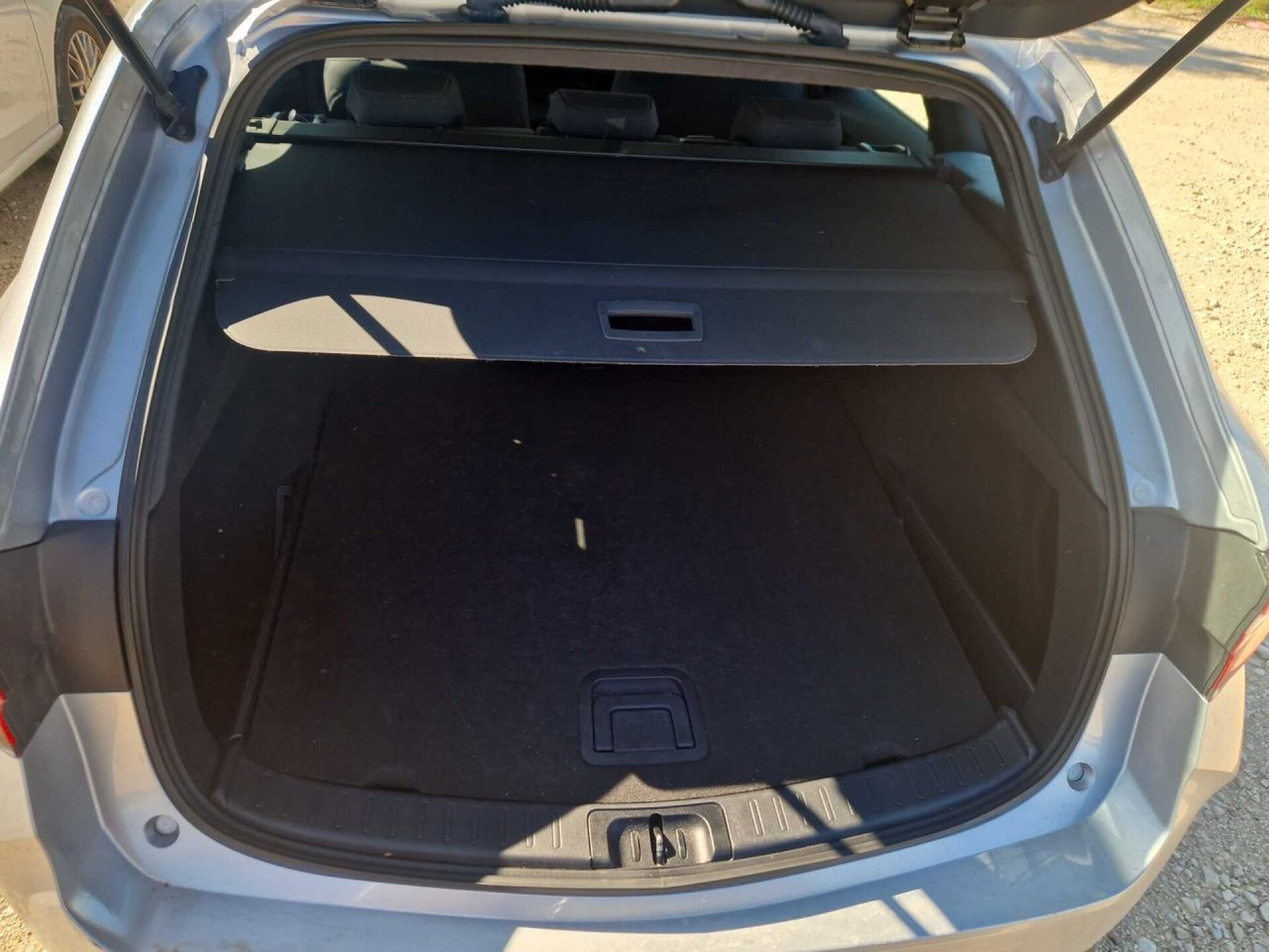 Foto 9 del anuncio Toyota Corolla 140H Active Plus Touring Sport  de Ocasión en Madrid