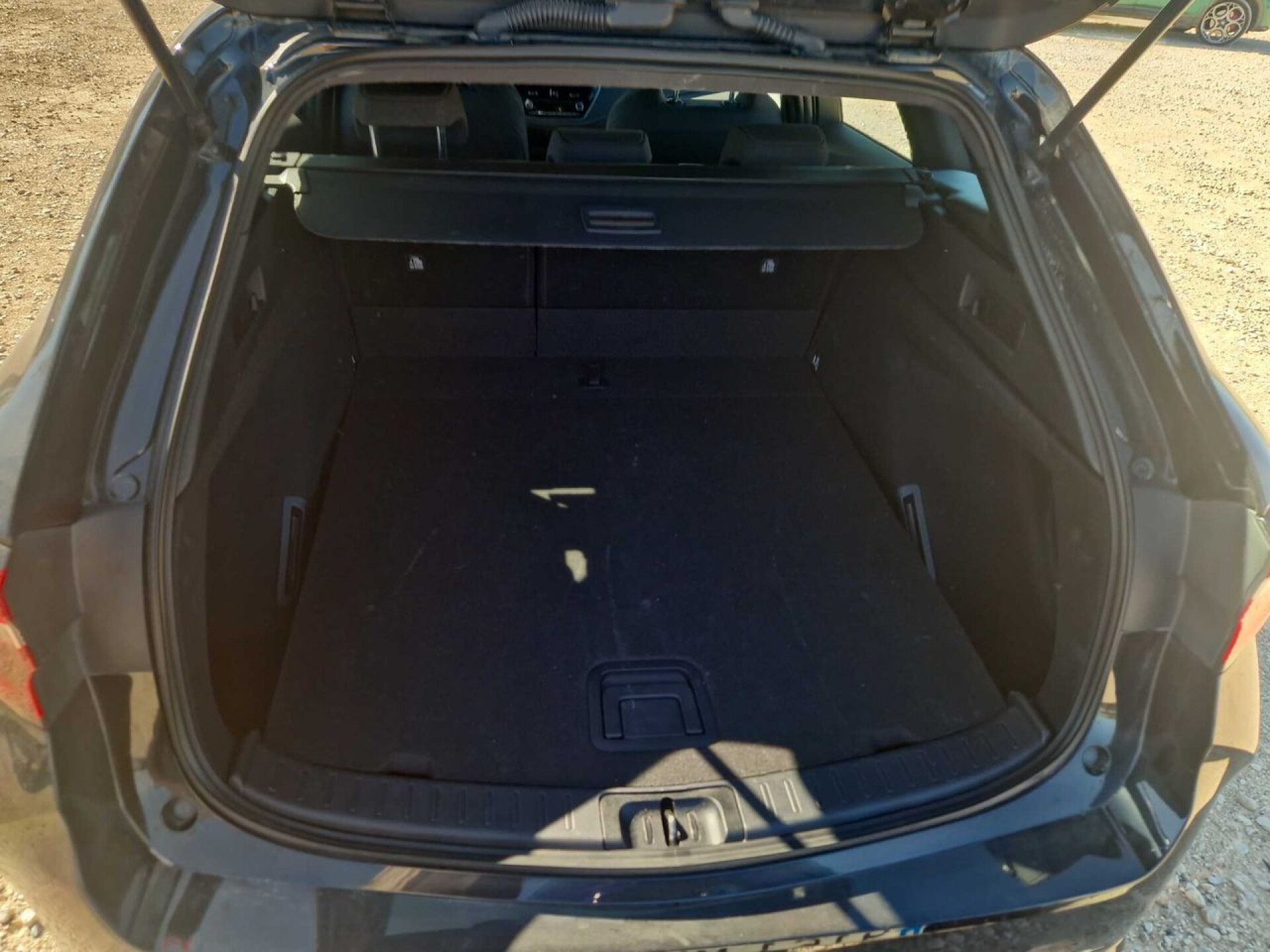 Foto 9 del anuncio Toyota Corolla 140H Active Plus Touring Sport  de Ocasión en Madrid