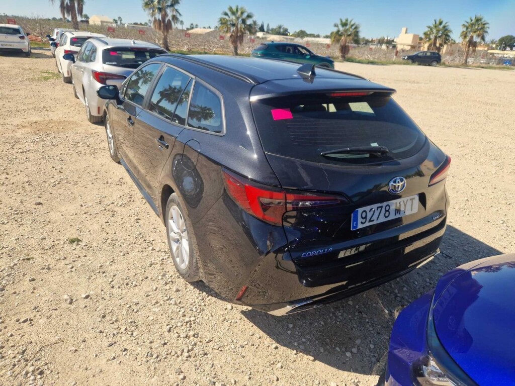 Foto 2 del anuncio Toyota Corolla 140H Active Plus Touring Sport  de Ocasión en Madrid