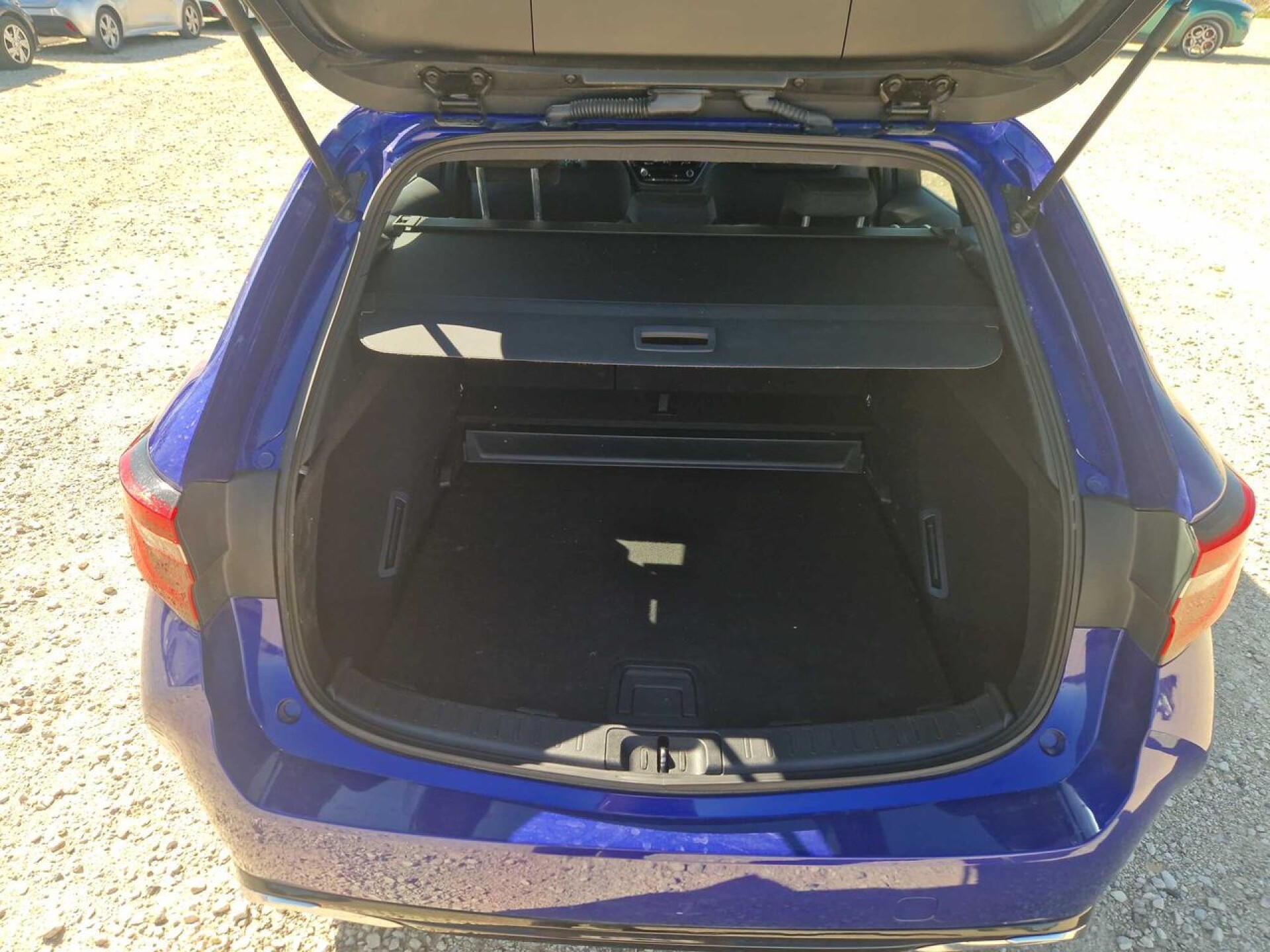 Foto 9 del anuncio Toyota Corolla 140H Active Plus Touring Sport  de Ocasión en Madrid