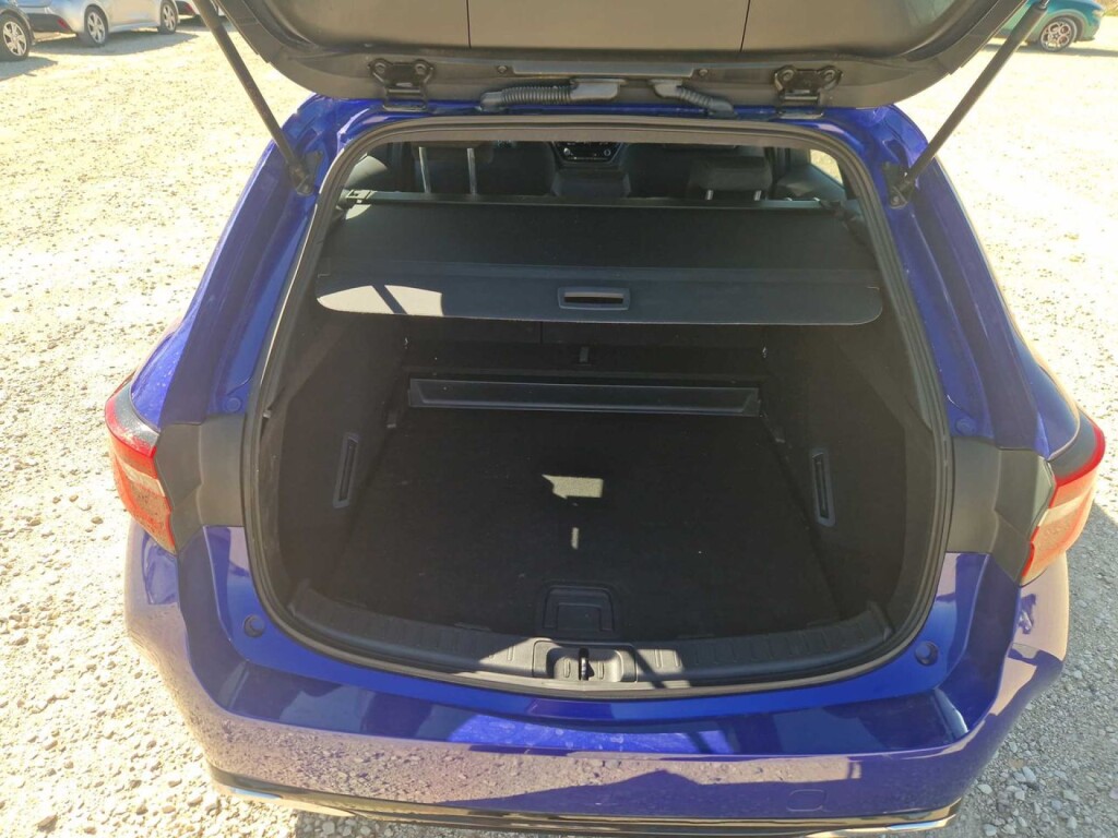 Foto 9 del anuncio Toyota Corolla 140H Active Plus Touring Sport  de Ocasión en Madrid