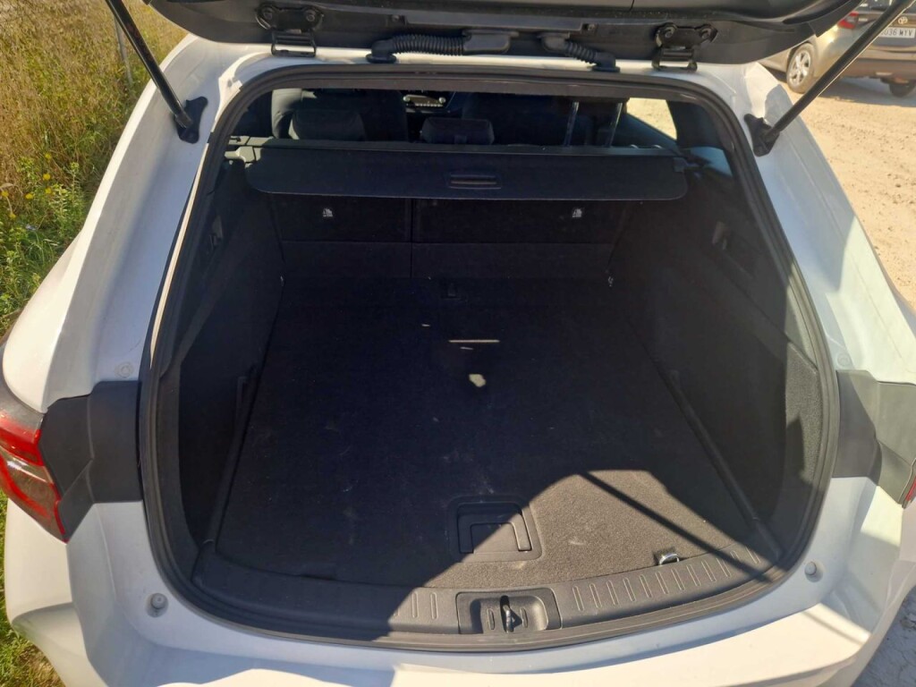 Foto 8 del anuncio Toyota Corolla 140H Active Plus Touring Sport  de Ocasión en Madrid