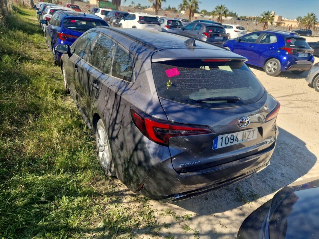 Foto 2 del anuncio Toyota Corolla 140H Active Plus Touring Sport  de Ocasión en Madrid