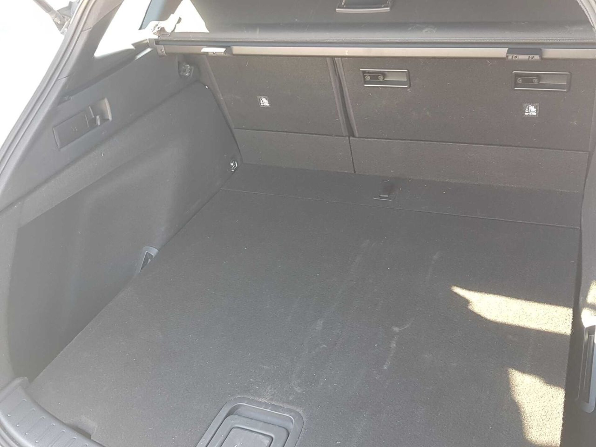 Foto 9 del anuncio Toyota Corolla 140H Active Plus Touring Sport  de Ocasión en Madrid