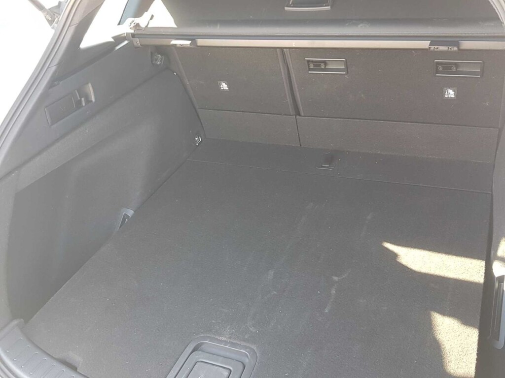 Foto 9 del anuncio Toyota Corolla 140H Active Plus Touring Sport  de Ocasión en Madrid