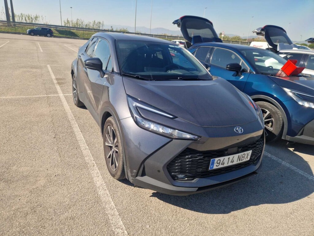 Foto 1 del anuncio Toyota C-HR 1.8 Advance Hybrid 140  de Ocasión en Madrid