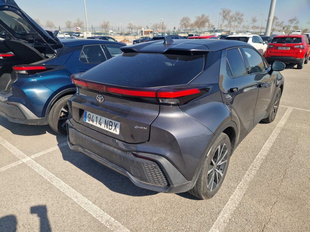Foto 3 del anuncio Toyota C-HR 1.8 Advance Hybrid 140  de Ocasión en Madrid